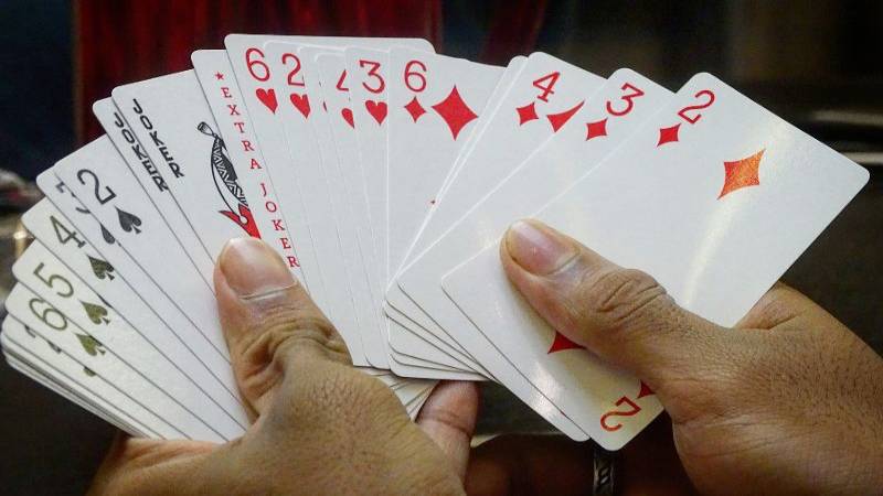 Tới trắng tiến lên trường hợp sáu đôi và một lá bài rác